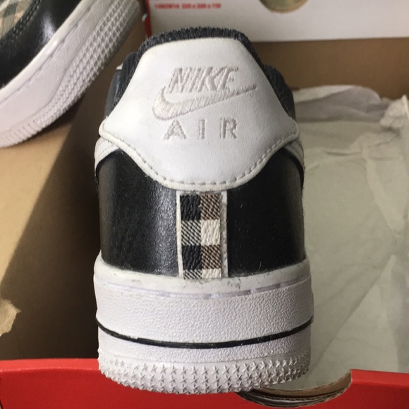 Nike custom design on Nike fits ladies 7 no bigger or smaller w box - Picture 6 of 7